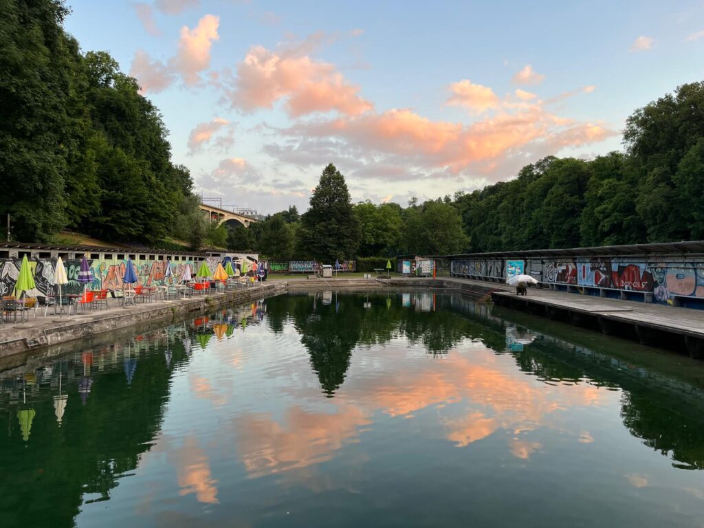Freibad Lorraine bei Sonnenuntergang